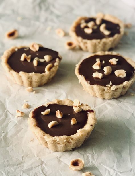 Nutella Tarts Mini, Nutella Tart Recipe, Nutella Tart, Hazelnut Crust, Homemade Nutella Recipes, Nutella Ganache, Mini Nutella, Hazelnut Cream, Tart Dough