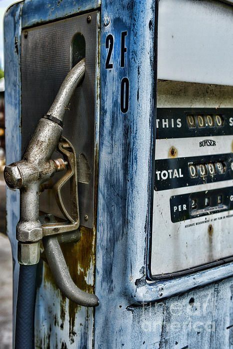 Old Gas Pumps, Vintage Gas Pumps, Pompe A Essence, Clean Bathroom, Old Gas Stations, 2160x3840 Wallpaper, Gas Pump, Petrol Station, Gas Stations