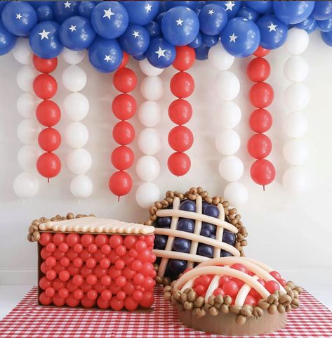 Balloon Board, Fouth Of July Crafts, Balloon Graduation, Kids Party Inspiration, Balloons Galore, Giant Balloon, Happy Birthday America, Fourth Of July Food, Diy Balloon