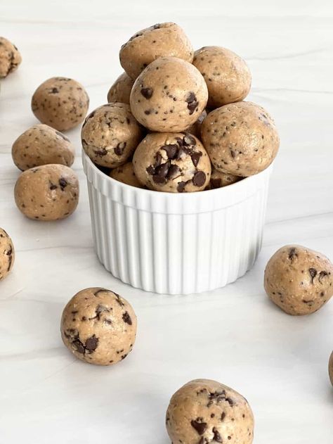 Paleo Cookie Dough, Dairy Free Lifestyle, Paleo Cookie, Peanut Butter Energy Balls, Cookie Dough To Eat, No Bake Cookie Dough, No Bake Cookie, Paleo Meal Plan, Pumpkin Pie Recipe