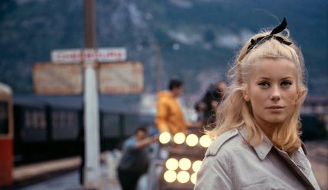 Catherine Deneuve on the set of Les Parapluies de Cherbourg directed by Jacques Demy, 1964 Catherine Denueve, Umbrellas Of Cherbourg, Jacques Demy, Marcello Mastroianni, French New Wave, Make Up Inspiration, Olivia De Havilland, French Cinema, French Films