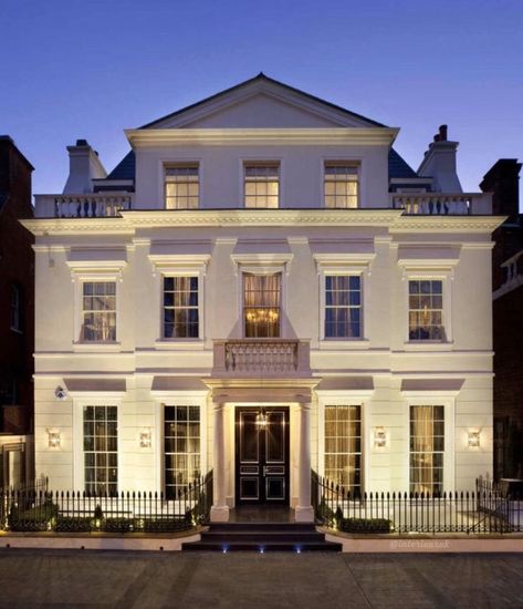 London Townhouse Luxury, London Luxury Homes, London Mansion Luxury Homes, Beautiful Hotels Exterior, Mansion In London, London Modern House, London House Aesthetic Interior, Dream House London, Classic Mansion Exterior