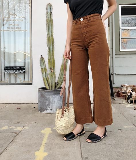 PONS Avarcas USA on Instagram: “Ethically sourced, sustainably made ✔️” Avarcas Outfit, Espadrilles Outfits, Rome Outfits, Polished Casual, Fashion Capsule Wardrobe, Fashion Capsule, Minimal Fashion, Get Dressed, Passion For Fashion