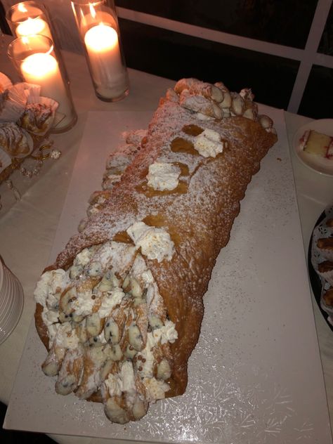 Your wedding would be incomplete without a GIANT cannoli! Wedding Canolis, Cannoli Cake Wedding, Cannoli Wedding Cake, Wedding Cake Cannoli, Wedding Cannoli, Diy Cannoli Tubes, Unique Wedding Cakes, Cannoli, Wedding Cake Inspiration