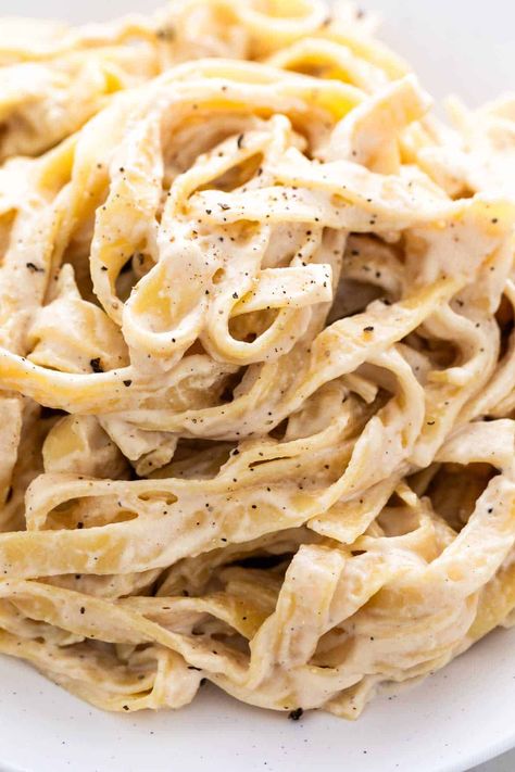 Whip up The Best Vegan Cashew Alfredo Sauce ever! Creamy, rich, and cheesy goodness ready in just 20 minutes. It's so easy to make and dairy-free. Perfect for a quick, delicious meal! #veganrecipes #dairyfree #plantbased #easyrecipes #healthycooking Cashew Alfredo Sauce, Gluten Free Dairy Free Recipes Dinner, Cashew Alfredo, Dairy Free Pasta Recipes, Dairy Free Alfredo Sauce, Vegan Sauce Recipes, Vegan Alfredo Sauce, Dairy Free Recipes Dinner, Vegan Alfredo