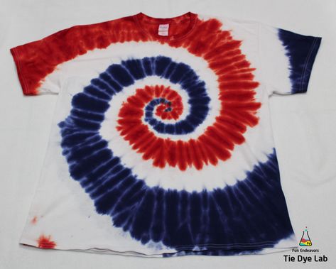 Tutorial video showing and explaining how to tie and dye a patriotic red, white, and blue fourth of July tie dye shirt. Fourth Of July Tie Dye Shirts, Bleach Tie Dye Patterns, Patriotic Tie Dye Shirts, Red White And Blue Tie Dye, T Shirts Diy, Patriotic Tie Dye, Tie Dye Tutorial, Tie Dye Shirts Patterns, Ty Dye