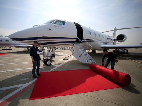 From Elon Musk to Bill Gates here are all of the notable tech billionaires who jet around the world in private planes Read more Technology News Here --> https://digitaltechnologynews.com  Billionaires can afford to make lavish purchases beyond most people's means varying from entire islands to trips to space to sports teams.  Many billionaires in the tech industry have put their riches into opulent modes of transportation including private planes.  Here are some of the tech billionaires who have Inside A Plane, Gulfstream G650, Luxury Lifestyle Travel, Luxury Lifestyle Couple, Private Aircraft, Luxury Lifestyle Girly, Luxury Lifestyle Fashion, Luxury Lifestyle Women, Private Plane