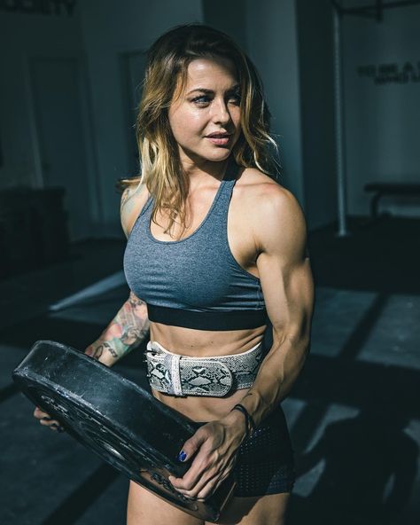 ❤️ Christmas Abbott Olympic Weightlifting Women, Weightlifting Women, Fitness Poses, Christmas Abbott, Fitness Shoot, Winning Mindset, Gym Pictures, Gym Photos, Olympic Weightlifting