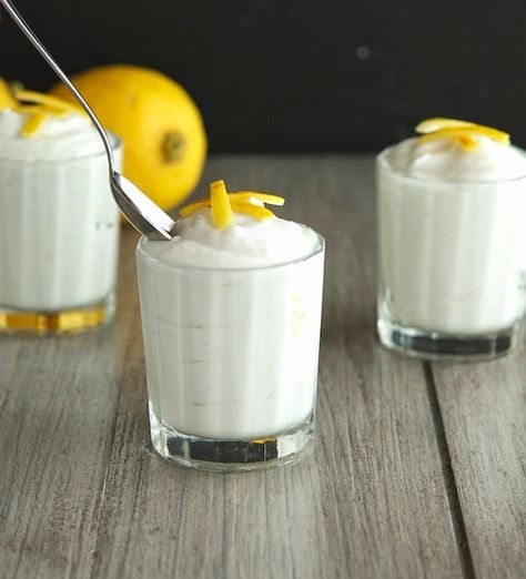 Coconut Lemon Mousse (Paleo, Raw, Vegan) Biscuits Graham, Lemon Mousse, Raw Vegan Desserts, Paleo Sweets, Desserts Vegan, Raw Desserts, Raw Vegan Recipes, Vegan Treats, Paleo Dessert