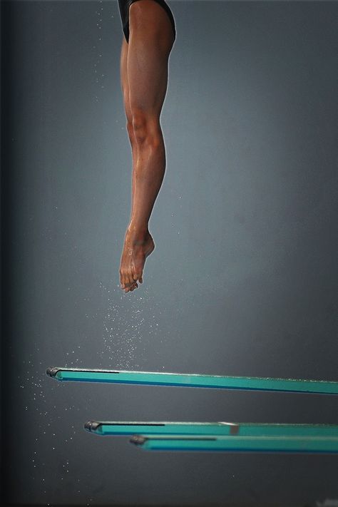 Diving Aesthetic, Diving Sport, Springboard Diving, Olympic Diving, High Diving, Diving Quotes, Diving Springboard, Olympic Training, Swimming Quotes