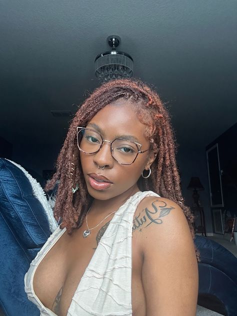 Mahogany Locs Black Women, Auburn Locs Black Women, Locs With Highlights, Auburn Locs, Locs And Glasses, Coloured Locs, Feminine Locs, Reddish Brown Hair Color, Hair Color Mahogany