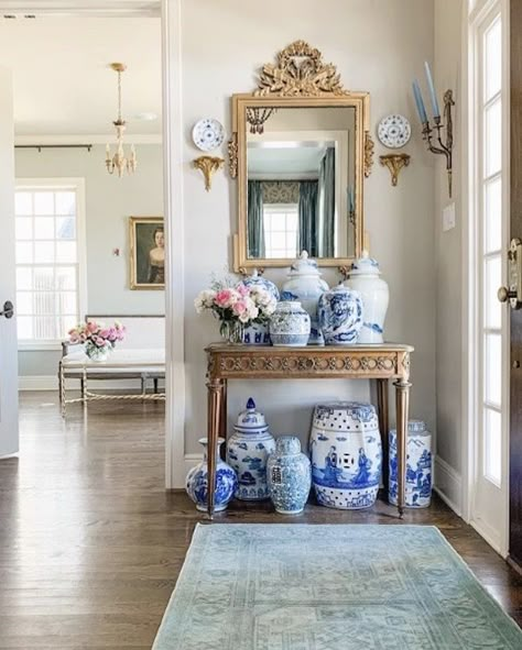 Chinoiserie Entryway, Grandmillenial Style Interiors, Grand Millennial Home, Grand Millenial, Chinoiserie Home, Millennial Decor, Grand Millennial Decor, Millennial Style, Grandmillenial Style