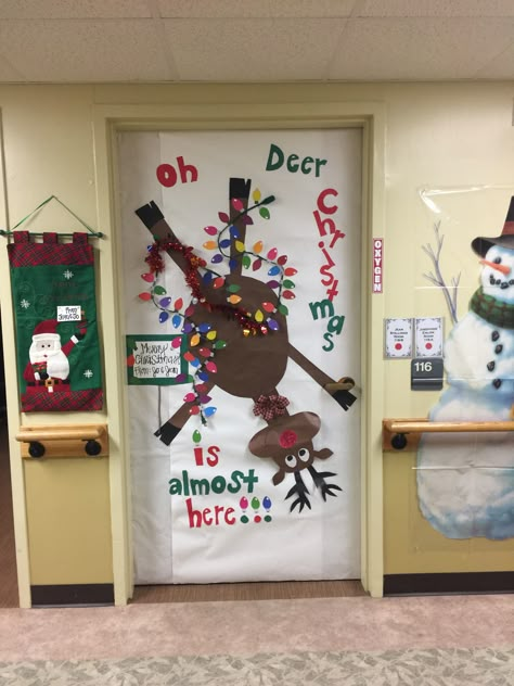 Oh deer 🦌 door craft Oh Deer Bulletin Board, Oh Deer Classroom Door, Rudolph Door Decorating Ideas, Oh Deer Door Decoration, Reindeer Door Decoration, Reindeer Door Decoration Christmas, Oh Deer Christmas Door, Oh Deer Christmas Is Here Bulletin Board, Door Decoration For Preschool