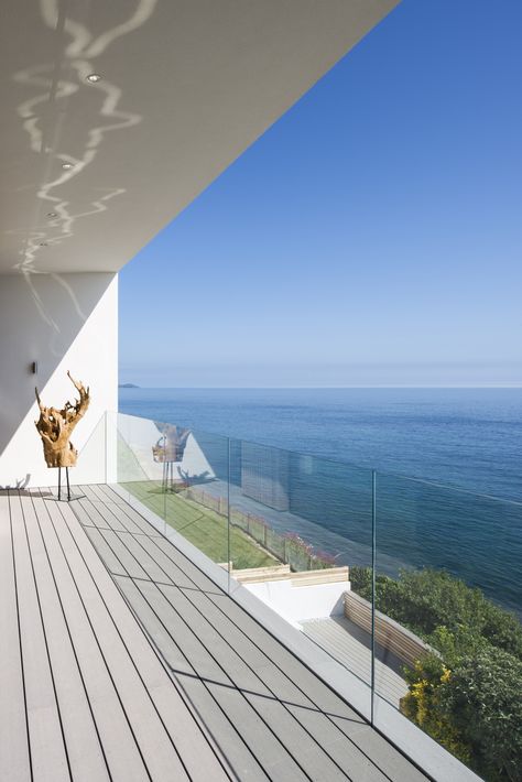 Balustrade Glass Balcony, Frameless Glass Railing Balcony, Frameless Glass Balcony, Balcony With A View, Glass Fence Balcony, Glass Balustrade Outdoor, Balustrade Exterior, Decking Glass Balustrade, Deck Balustrade Ideas