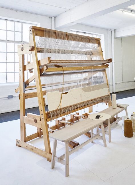 In this extensive blog post, Christabel Balfour walks us through the different types of looms available and the pros and cons of each when it comes to rug weaving! #balfourandco #loom #weavingloom #tapestry #wallhanging #tapestryweaving #geometrictapestry #handwoven #britishcraft #slowmade #howtoweave #learntoweave #christabelbalfour #beautifulinteriors #wovenwallhanging #loomweaving #geometric #wovenart #fibreart #weaving #craft Rug Weaving Loom, Weaving Rugs, Loom Machine, Tapestry Loom, Weaving Machine, Rug Loom, Weaving Looms, Diy Swimming Pool, Rug Weaving