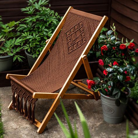 🫶The beauty of macrame knots 🔥New Collection of Macrame Deckchairs 100% Handmade 📍UK Etsy🔗 https://swayawaymacrame.etsy.com/listing/1746797035 #macrame #handmade #wooden deckchairs #summervibes #макраме #шезлонг Boho Style Furniture, Folding Lounge Chair, Handmade Uk, Beach Chair, Macrame Hanging, Macrame Knots, Beach Chairs, Patio Chairs, Hanging Chair