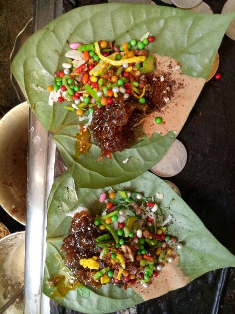 #Banarasi Paan Banarasi Street Food, Banaras Street Food, Indian Aestethic, Momos Chicken, Testy Food, Delicious Food Image, Desi Street Food, Aesthetic Content, Delicacy Food