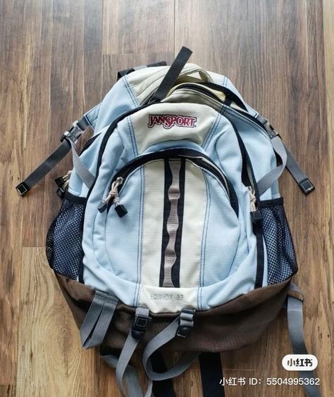 Y2k School Backpack, Blue Backpack Aesthetic, Vintage Backpacks Aesthetic, College Backpack Aesthetic, 대학생 스타일, Columbia Backpack, Corset Fashion Outfits, Cool Backpack, Stylish School Bags