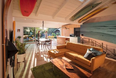 An Iconic Midcentury Beach House Undergoes Modern Treatment - Mid Century Home Brand Book Layout, Beach Shack Decor, Beach Shack Interior, Mid Century Beach House, Australian Farmhouse, Surf Cottage, Loft Vibes, Retro Beach House, Beach Motel