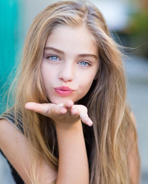 A flying kiss from Jade Weber @alexkrukphotography Jade Weber, Long Blonde, Long Blonde Hair, Long Hair Women, Pretty Eyes, 인물 사진, Beautiful Eyes, Pretty Face, Beauty Women