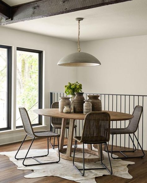 Circa Lighting on Instagram: "Warm and inviting, this contemporary breakfast nook designed by @brns_design is perfected by our Portland Gray-finished Elliot Large Pendant by Suzanne Kasler, which complements the palette of earth tones beautifully. 📷: @nathanschroderphoto" Lake House Design, Organic Modern Kitchen, Lighting For Kitchen Island, Kitchen Breakfast Nooks, Suzanne Kasler, Dining Chair Slipcovers, Elegant Interiors, Leather Dining, Breakfast Nook