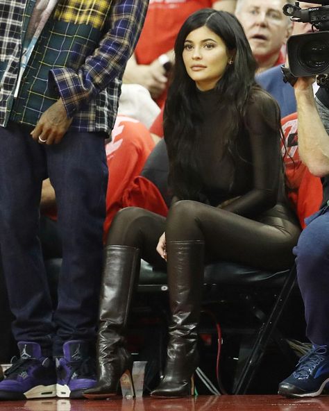 Ball Game Outfit, Basketball Game Outfit Women, Basketball Tattoos, Rockets Game, Basketball Game Outfit, Trajes Kylie Jenner, Nba Game, Leather Jumpsuit, Game Outfit