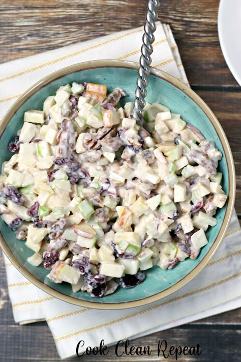 Apple Grape Salad Recipe, Apple Grape Salad, Ruby Tuesday Recipes, Seafood Salads, Grape Salad Recipe, Cold Salads, Apple Salad Recipes, Ruby Tuesday, Fresh Salad Recipes