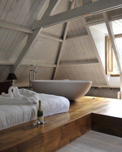 Cozy Bedroom Design, Bedroom With Bath, Cozy Loft, Attic Loft, Tiny Apartments, Attic Bedrooms, Attic Renovation, Attic Remodel, Loft Ideas