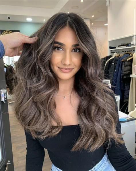 Ash Brown Hair Balayage, Rambut Brunette, Black Hair Balayage, Brown Hair Looks, Ash Hair Color, Brown Hair Inspo, Brunette Hair With Highlights, Balayage Hair Dark, Dark Hair With Highlights