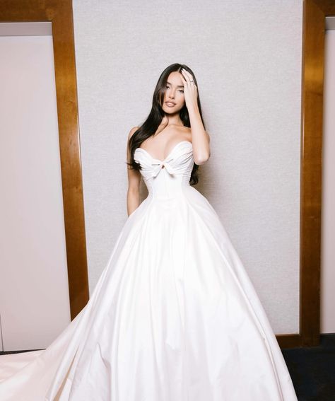 Instagram photo by Madison Beer • Feb 5, 2024 at 1:14 PM Madison Beer Instagram, Grammy Dresses, Madison Beer Style, Beer Icon, Madison Beer Outfits, Beer Wedding, The White Album, Beer Outfit, Celebrity Makeup