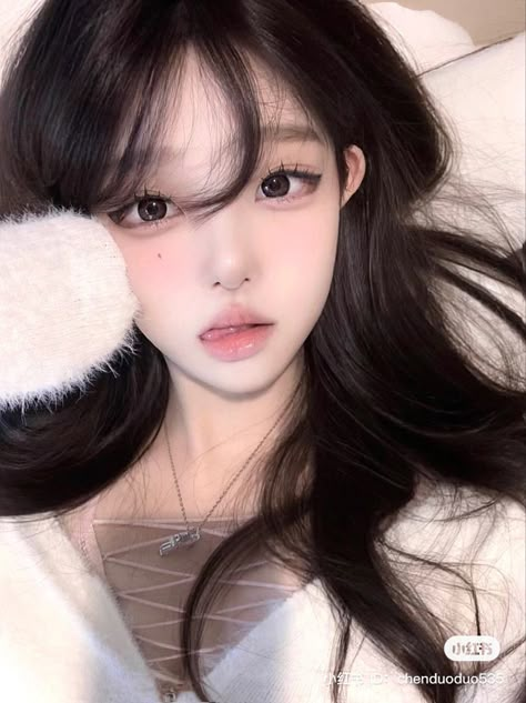 Soft Cute Makeup, Tiny Nose, Doll Eye Makeup, Makeup Tuts, Hair Inspiration Long, Douyin Makeup, Makeup Artist Tips, Doll Makeup, Asian Eye Makeup