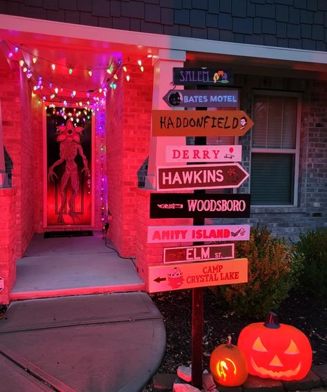 Lots of time, love & acrylic paint 🎨 🎃 Woodsboro Sign, Halloween Fx, Halloween Diy Outdoor, Happy Haunting, Directional Signs, Halloween Aesthetic, Crystal Lake, Diy Outdoor, Halloween Diy