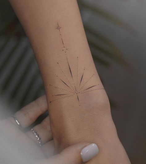 Fine Line Tattoo Women, Feminine Fine Line Tattoo, Tato Minimal, Boho Tattoos, Mommy Tattoos, Koi Tattoo, Inspiration Tattoo, Petite Tattoos, Tasteful Tattoos