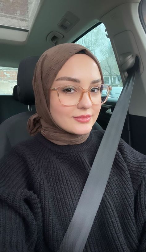 Hijab Fashion With Glasses, Hijabi With Glasses, Hijab And Glasses, Hijab With Glasses, Hijab Glasses, Turkish Hijab Style, Muslim Outfit, Classy Glasses, Glasses Inspiration