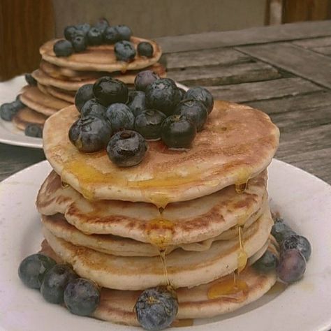 Cute Pancakes, Pancakes Aesthetic, Cute Banana, Blueberry Pancakes, Banana Pancakes, Maple Syrup, Blueberries, Syrup, Breakfast Recipes