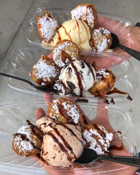 Boba Desserts, Oreo Bomb, Sweets Business, Fried Oreo, Treat Making, Deep Fried Oreos, Fried Oreos, Ice Cream Cups, Selling Ideas