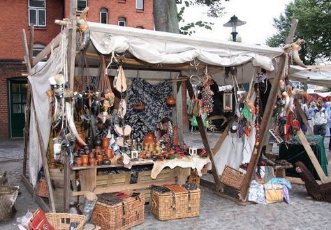 Medieval Marketplace, Medieval Market, Medieval Festival, Medieval Life, Longbow, Market Stalls, Outdoor Market, Photography Subjects, Medieval Town