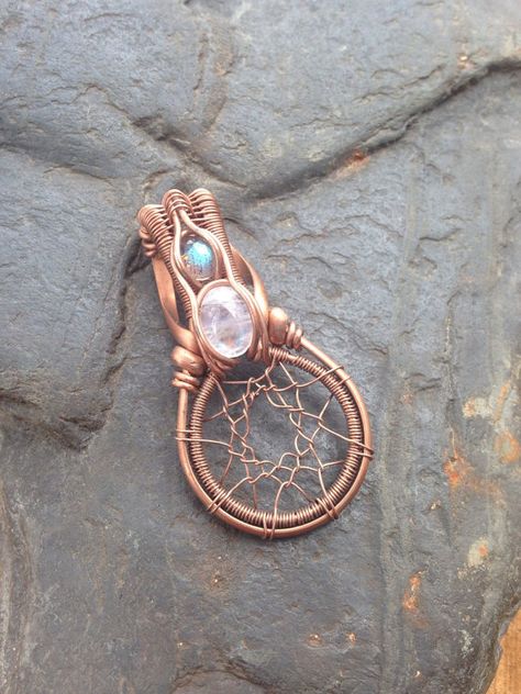 Dreamcatcher Jewelry, Dream Catcher Jewelry, Crystal Wrap, Pendant Ideas, Wire Wrap Jewelry Designs, Sweet Water, Woo Woo, Bijoux Fil Aluminium, Diy Collier