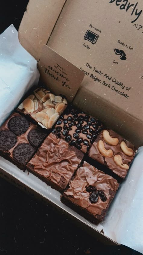 Brownie Packaging, Bake Sale Packaging, Food Business Ideas, Dessert Packaging, Bakery Packaging, Baking Business, Cake Shop, Food Obsession, Brownie Recipes