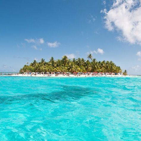 Location: Coral Islet of Johnny Cay - Isla de San Andrés, Colombia. Photo ©Mario Carvajal Trip To Colombia, Visit Colombia, Luxury Travel Destinations, Exotic Beaches, Colombia Travel, Budget Travel Destinations, San Andreas, Beach Getaways, Nature Landscape