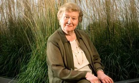 Patricia Routledge, Theatre London, Keeping Up Appearances, 85th Birthday, Intelligent Women, The Blitz, Raised Eyebrow, Tv Land, Ensemble Cast