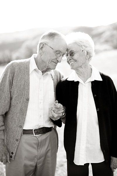 Old Couple Photography, Older Couple Poses, Older Couple Photography, Older Couple, Elderly Couples, Growing Old Together, Never Grow Old, Old Couples, White Images