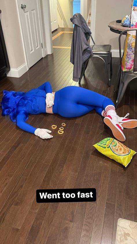 Sonic Cosplay, Ed Sheeran Facts, Sonic Costume, Ayyy Lmao, Scary Movie Characters, Silly Images, Funny Video Memes, I Have No Friends, Internet Funny