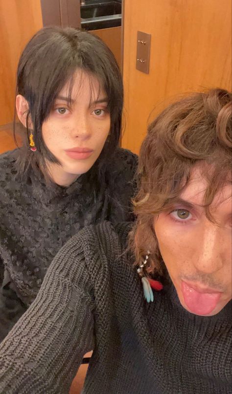 Alissa Salls, Oli Sykes, Hot British Men, Oliver Sykes, Goofy Pictures, Bring Me The Horizon, British Men, Hair Inspo Color, Best Couple