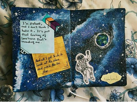 Scrapbook Ideas Space Theme, Galaxy Paper Craft, Astronaut Scrapbook Ideas, Galaxy Scrapbook, Space Scrapbook, Space Journal, Galaxy Projects, Project Cover Page, Mind Map Design