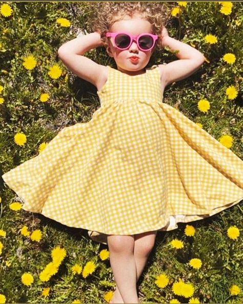 Summer Kid Photoshoots, Kids Spring Pictures, Kids Summer Photoshoot Ideas, Summer Pictures For Kids, Toddler Summer Photoshoot, Spring Kids Photoshoot, Toddler Girl Photoshooting, Toddler Girl Photoshooting Ideas, Kid Photoshoot Ideas Outdoors