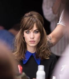 Alexa Chung - half up beehive do Alexa Chung Haircut, Alexa Chung Hair, Bridal Hair Half Up, Hair Done, Fringe Hairstyles, Half Up Half Down Hair, Alex Turner, Medium Hair Cuts, Alexa Chung