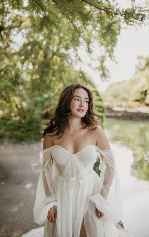 This enchanting boho wedding dress combines sleek modern sensibilities with bohemian details for the free-spirited bride. Earthy Wedding Dresses, Stella York Bridal, Ethereal Wedding Dress, Wedding Dresses Whimsical, Stella York Wedding Dress, Wedding Dress Flowy, Wedding Dress With Pockets, Pretty Wedding Dresses, Ethereal Wedding