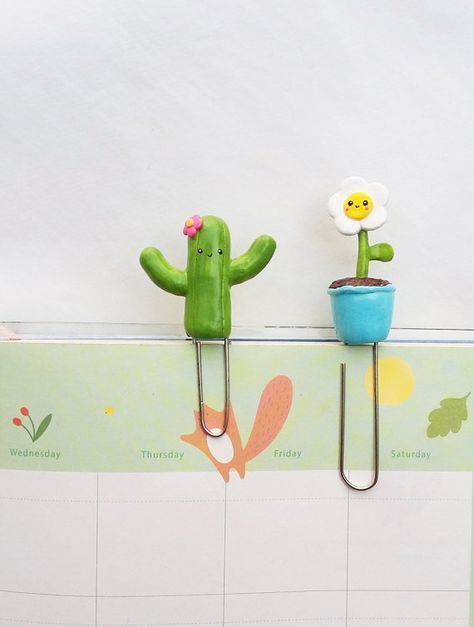 paper mache Funny book mark cactus and flower funny bookmark and clip paper plants set two bookmarks Flower Funny, Polymer Clay Kunst, Gift Planner, Clay Crafts For Kids, Cute Paper, Paper Plants, Paper Mache Crafts, Clay Diy Projects, Bookmarks Kids