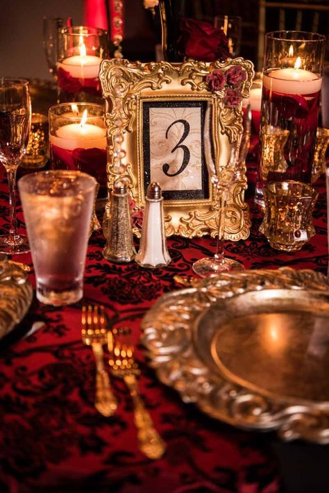 Red And Gold Wedding Centerpieces, Cream Wedding Centerpieces, Halloween Wedding Centerpieces, Opera Wedding, Pea Photography, Burgundy Wedding Centerpieces, Framed Table Numbers, Burgundy Wedding Colors, Ideas Bodas